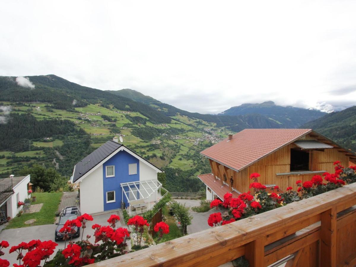 Modern Apartment In Hochgallmigg With Balcony 외부 사진