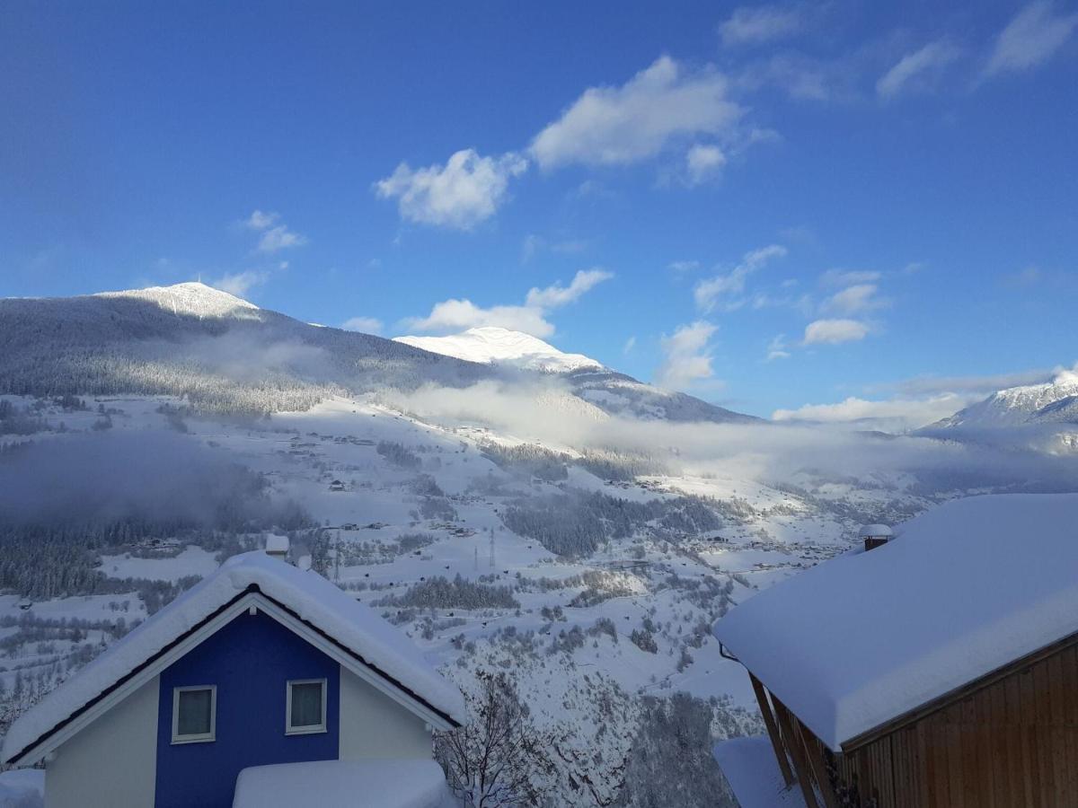 Modern Apartment In Hochgallmigg With Balcony 외부 사진